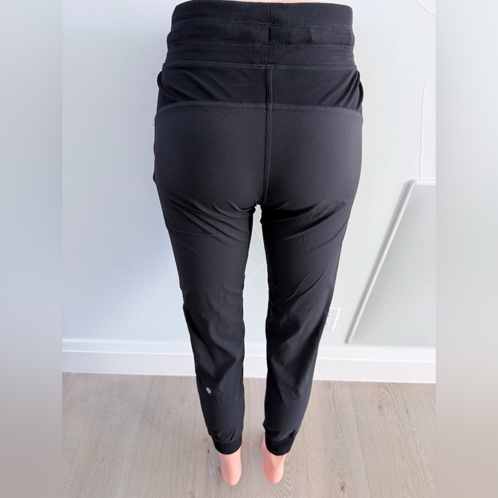 New Lululemon Dance Studio Mid Rise Joggees in Black size 0 - Picture 8 of 10